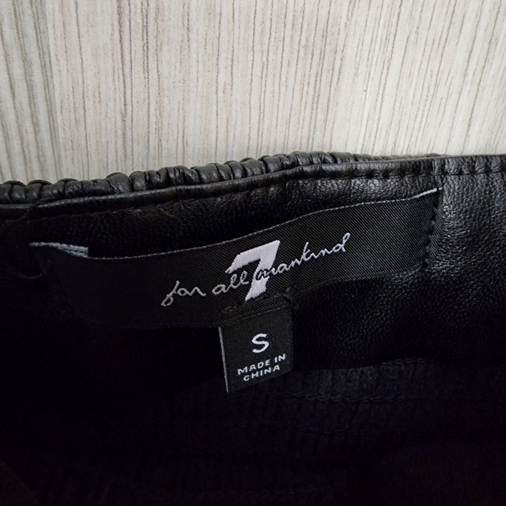 Size Small 7 For All Mankind Crop Top - Picture 7 of 8